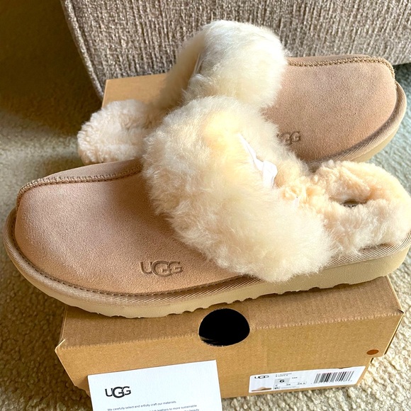 Authentic New Ugg Cozy II Slippers Kids’ Sz 6 (Women’s 7.5), Pretty Sand Color! - Picture 2 of 8